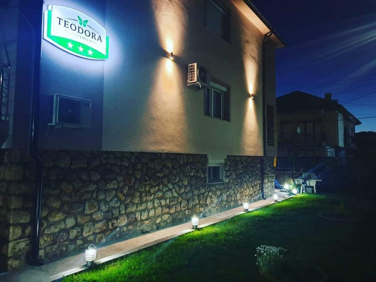 Apartments Teodora Ohrid Esterno foto